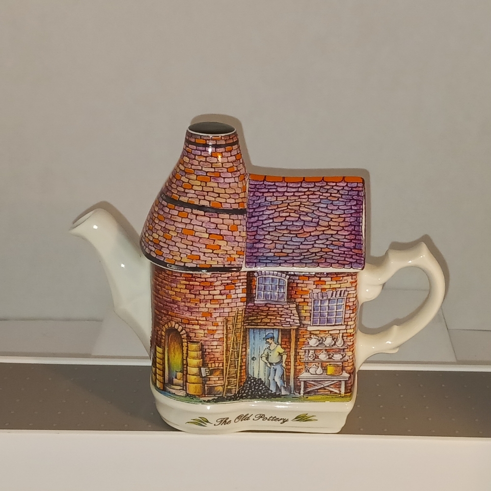 Sadler England "The Old Pottery" Teapot, Vintage